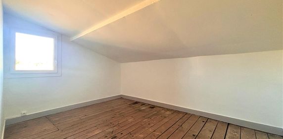 Location Appartement 4 pièces 103m² ST QUENTIN DE BARON 33750 - Photo 2