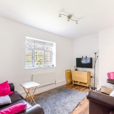 4 Bed Flat, Nash House, SW4 - Photo 1