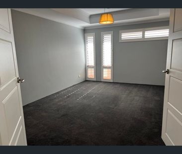 Stunning Executive Home - Photo 3