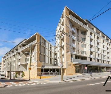 Modern One Bedroom Unit in the Heart of Marrickville - Photo 1