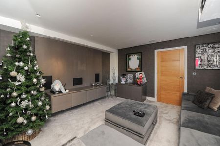 4 bedroom detached house to rent - Photo 2