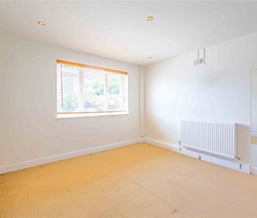2 bed Maisonette for rent - Photo 3