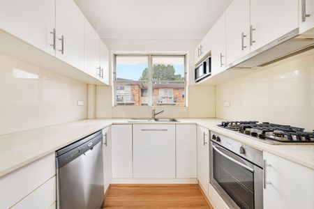 One Bedroom in the Heart of Cammeray - Photo 3