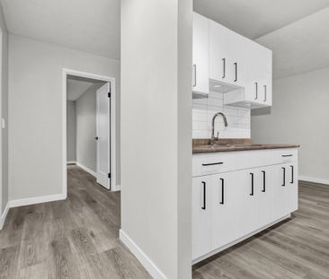 Cloverdale Apartments - Photo 1