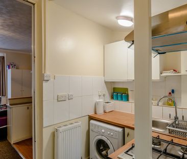 Studio Flat, Central Park Road, E6 - Photo 6