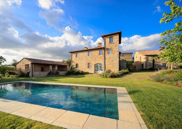 Enchanting villa in the countryside of Siena
