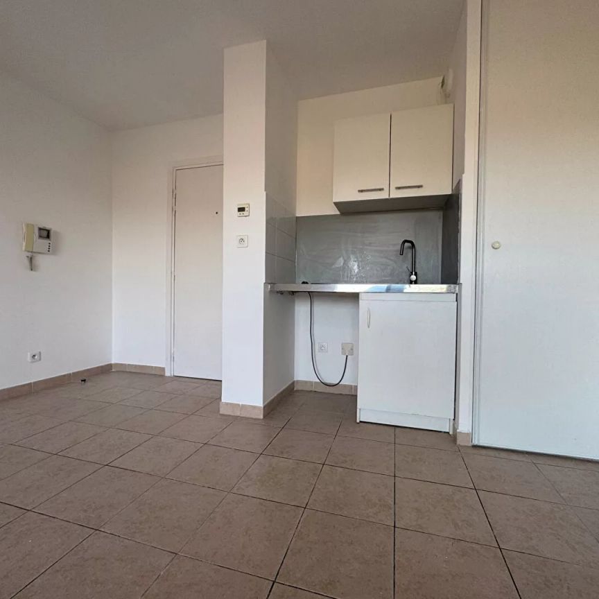 LA CROIX ROUGE. Studio avec terrasse et garage à louer - Photo 1