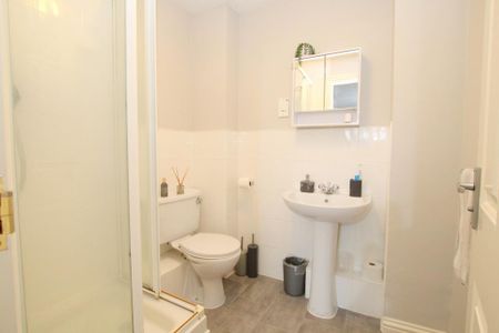 2 bedroom flat to rent - Photo 2
