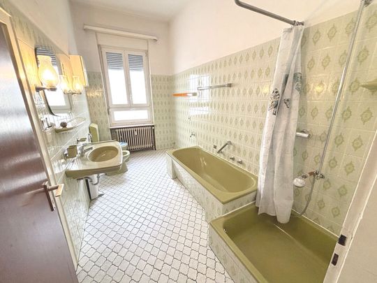 Trier: Stilvolle 100 m² Altbauwohnung mit hohen Decken und Holzdielen in zentraler Lage - Photo 1