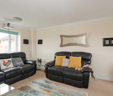 4 bedroom detached house to rent - Photo 3