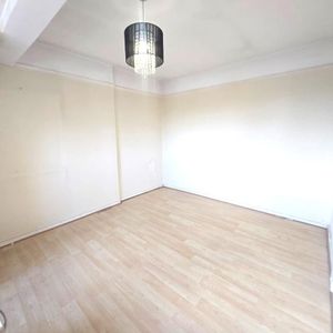 3 bedroom flat to rent - Photo 3