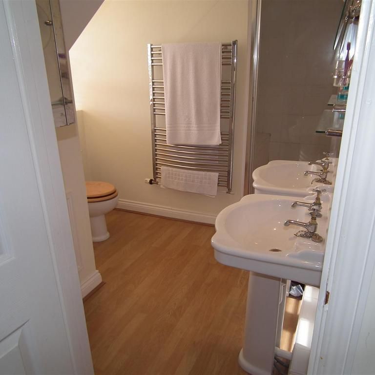 5 bedroom detached house to rent - Photo 1