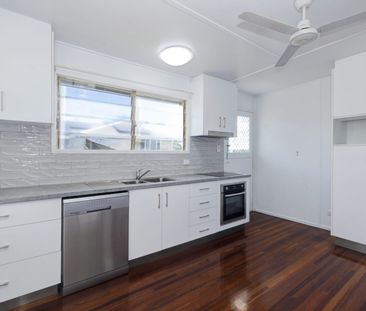 Charming Family Home in Heatley - Photo 4