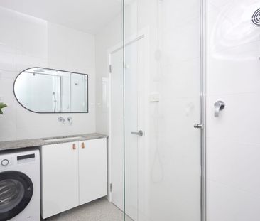 Renovated 2 bedroom apartment - Photo 4