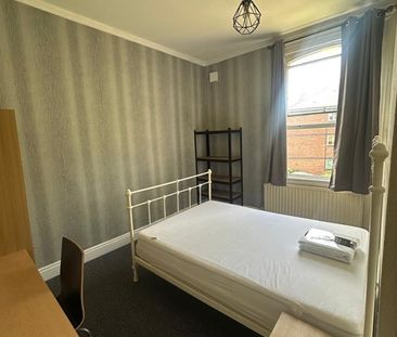 Room in a Shared Flat, Off Lark Lane, L17 - Photo 5