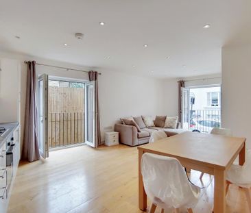 2 bedroom flat to rent - Photo 1