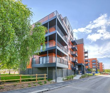 Flat to rent - Barley Close, Greenhithe, DA9 - Photo 2