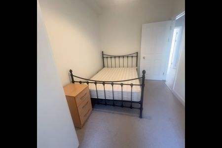 3 Bed Flat, Grange Park, W5 - Photo 3