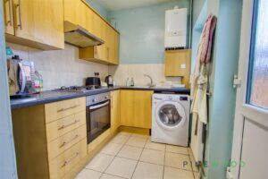 2 BEDROOM House - Mid Terrace - Photo 1