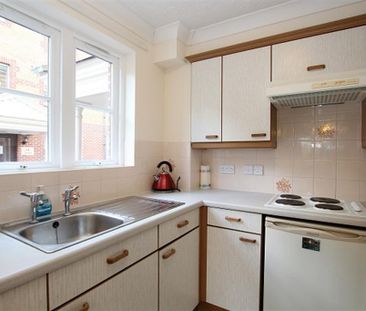 1 bedroom retirement property to rent - Photo 5