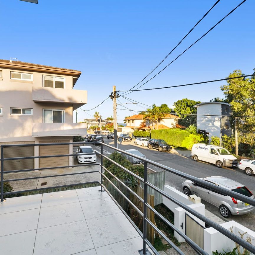 Coastal Living in the Heart of Collaroy - Photo 1