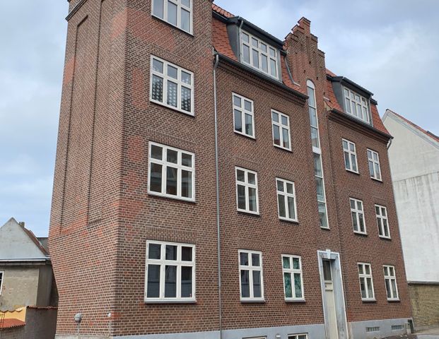 2 værelses lejlighed på 63m2 med altan - Photo 1