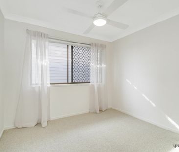 FULLY RENOVATED THREE BEDROOM DULPLEX - CENTRAL PALM BEACH! - Photo 4