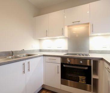 2 bedroom flat to rent - Photo 2