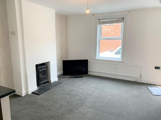 2 bedroom end of terrace house to rent - Photo 1
