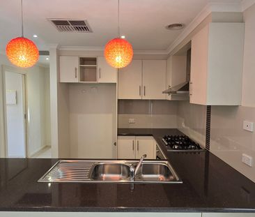 Modern Home With Three Bedrooms - Photo 5