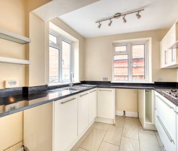 4 bedroom semi-detached house to rent - Photo 6