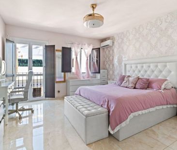 4 bedroom luxury Semidetached House for rent in Estepona, Spain - Photo 1