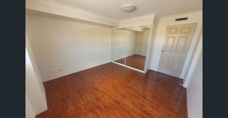 Bright & Spacious Apartment in Vibrant Location - Photo 3