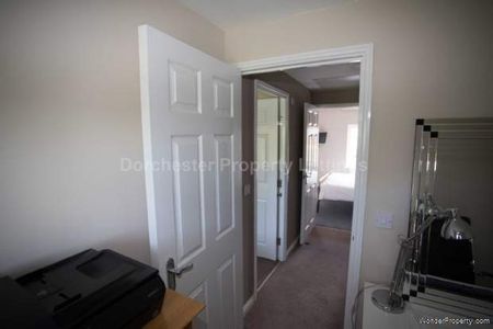 4 bedroom property to rent in Dorchester - Photo 3