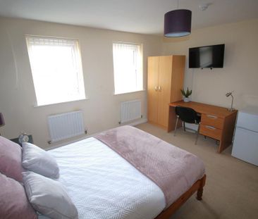 1 bedroom in a house share to rent - Photo 1