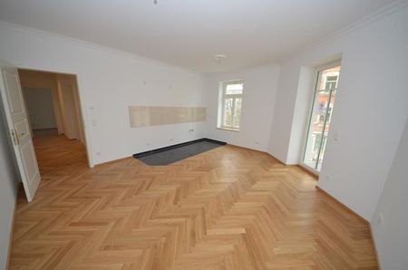 Denkmalgeschütztes Objekt mit Fußbodenheizung, Balkon und Parkett ! - Foto 5