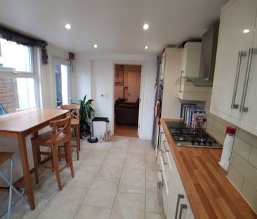 Room in a Shared House, Capri Road, CR0 - Photo 6