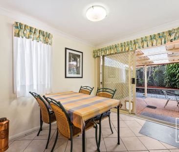 Spacious Townhouse In Prime Fairy Meadow Location - Photo 2