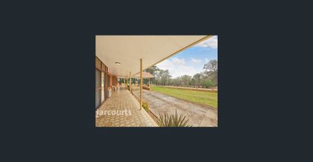 Tranquil Property Close to Menangle Park Station! - Photo 4