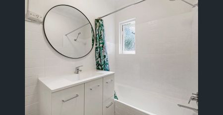 Updated 2 Bedroom Apartment with Sunroom in the Heart of Bondi Beach - Photo 2