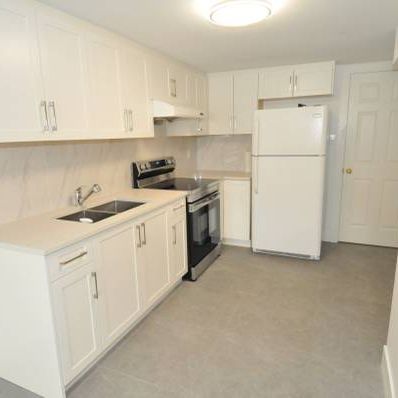 For Rent: 2 Bedroom near Skytrain **** - Photo 1