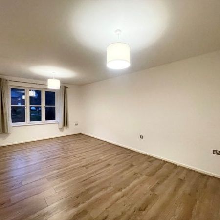 Lucas Court, Leamington Spa, CV32 - Photo 1