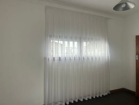 central character half house 2 bedroom plus study - Photo 5