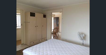 Fun, functional and fully furnished - Photo 2