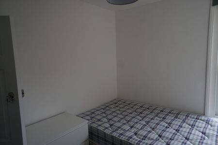 Room in a Shared House, Burlington Road, SO15 - Photo 5