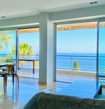 Appartement • Le Golfe Juan - Photo 2