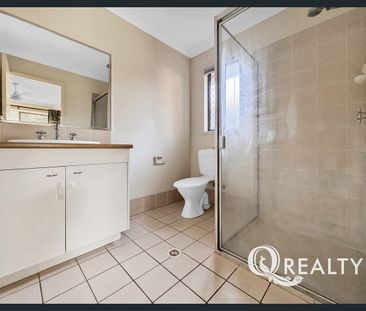 🏡Lovely Family Home In Prime Location! - Photo 4