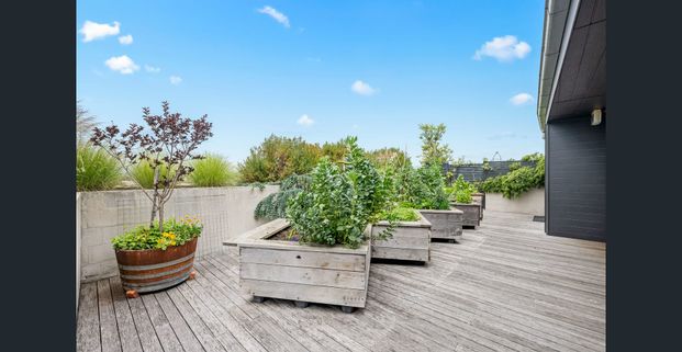 Stunning Sustainable 2-Bedroom Apartment in Nightingale Brunswick East - Photo 1