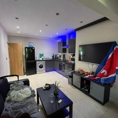 4 Flat 4 Ashwood Terrace, Leeds, LS6 2EH - Photo 1