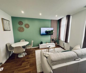 LOUE F2 meublé au cœur du centre ville - Photo 2